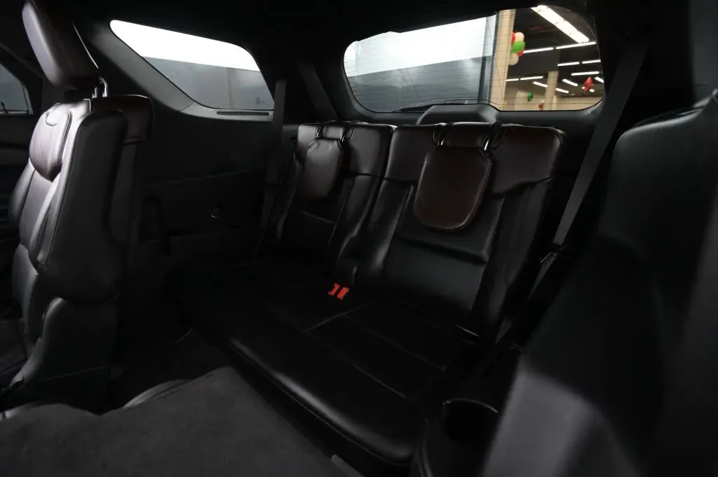 Ford Explorer photo 49