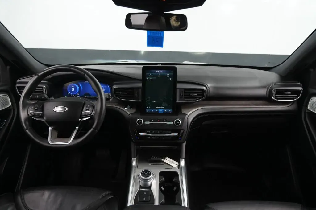Ford Explorer photo 34
