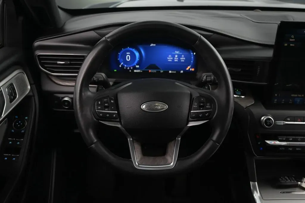 Ford Explorer photo 39