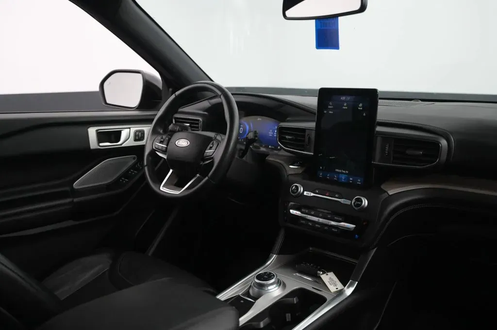 Ford Explorer photo 54