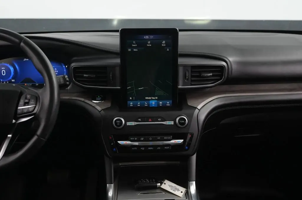 Ford Explorer photo 35