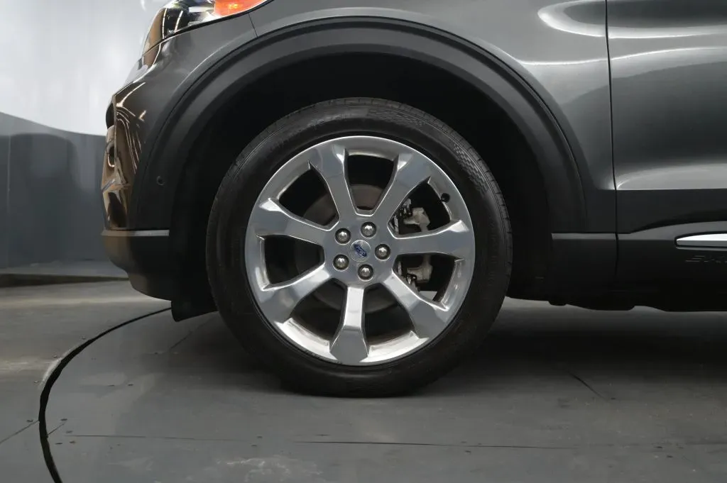 Ford Explorer photo 11