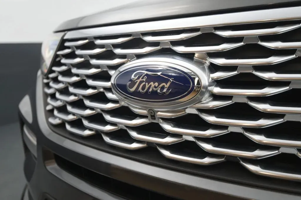 Ford Explorer photo 9