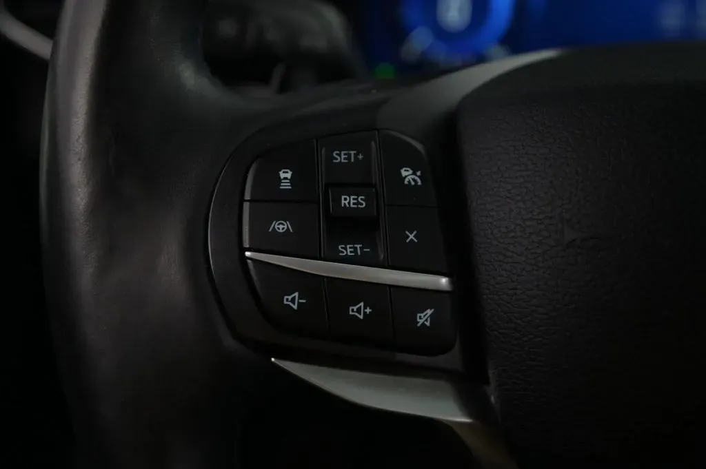 Ford Explorer photo 25