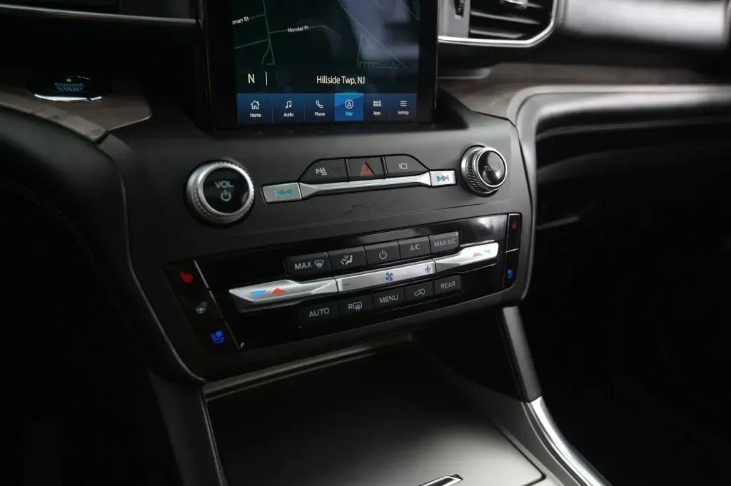 Ford Explorer photo 29