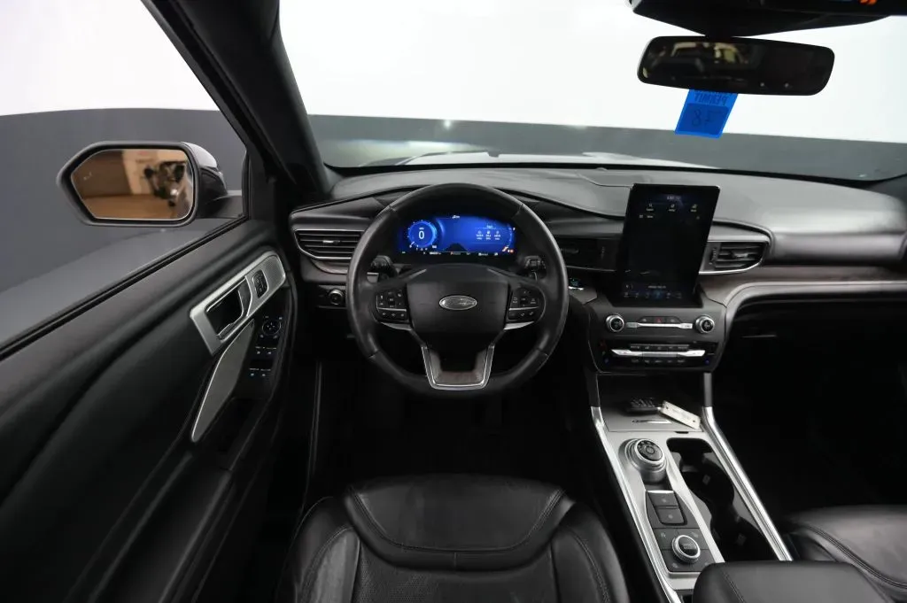 Ford Explorer photo 38