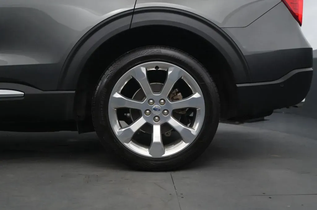 Ford Explorer photo 17