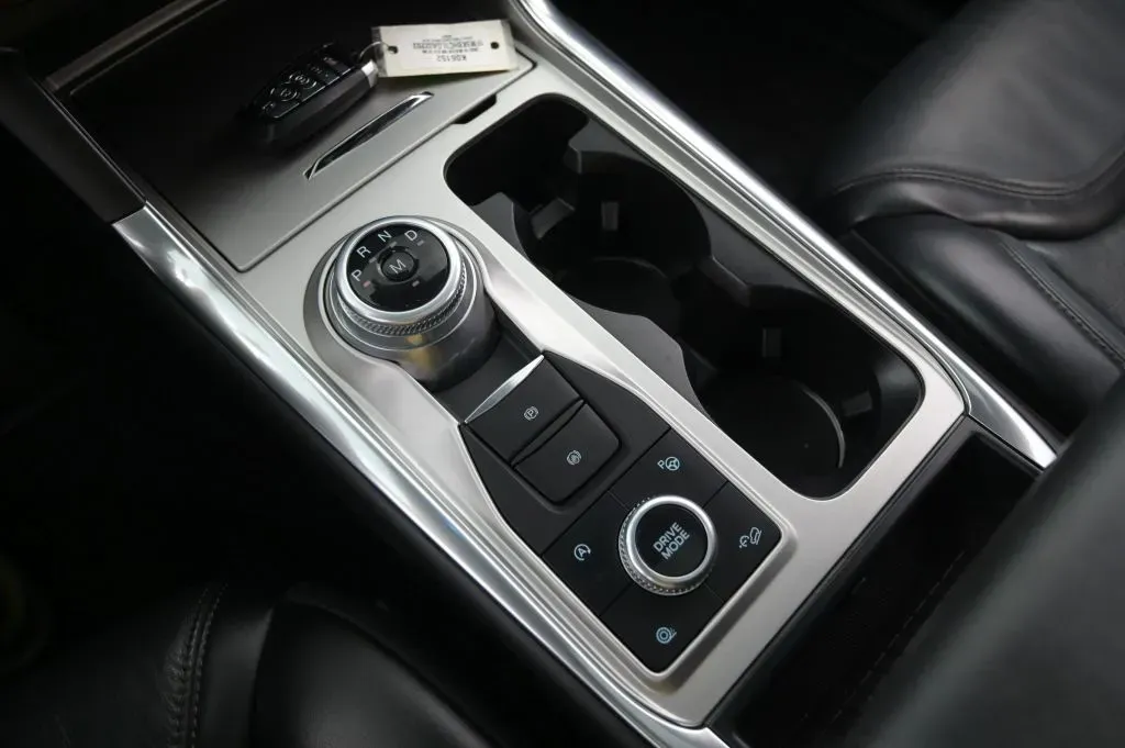 Ford Explorer photo 30