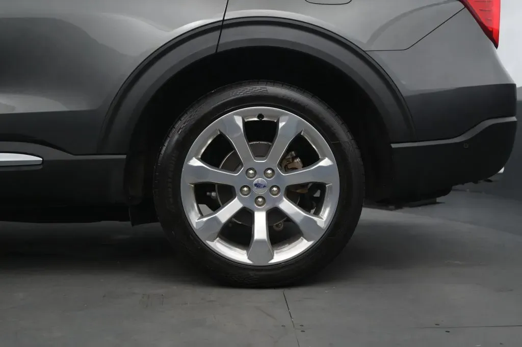 Ford Explorer photo 16