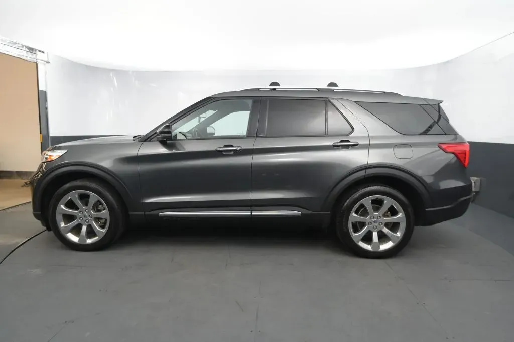 Ford Explorer photo 2
