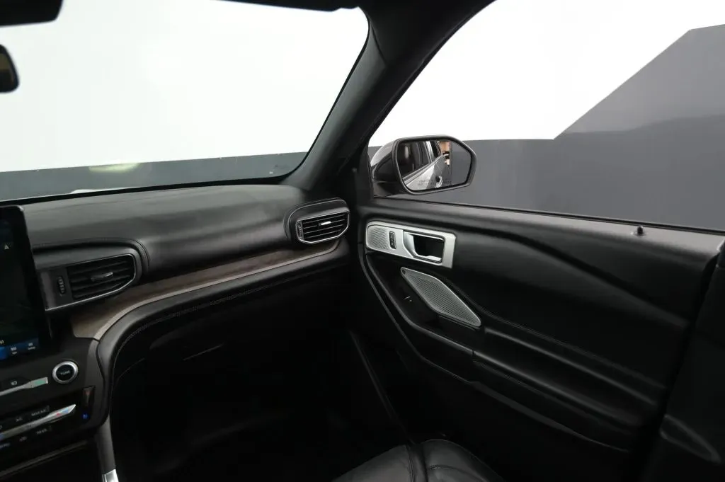 Ford Explorer photo 36