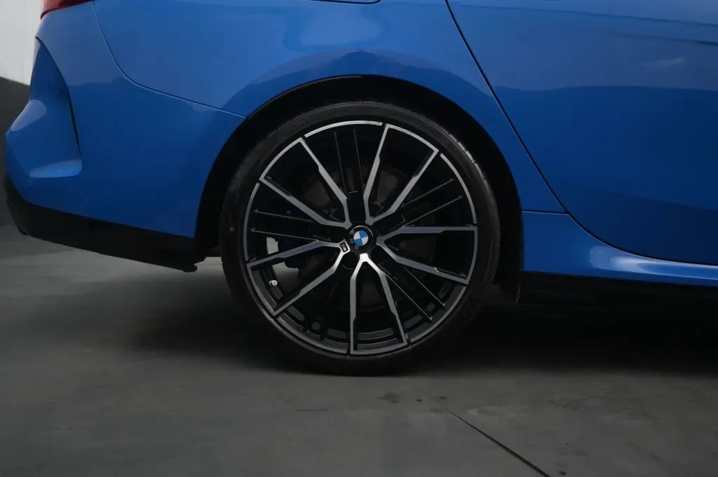 BMW 2 Series photo 18