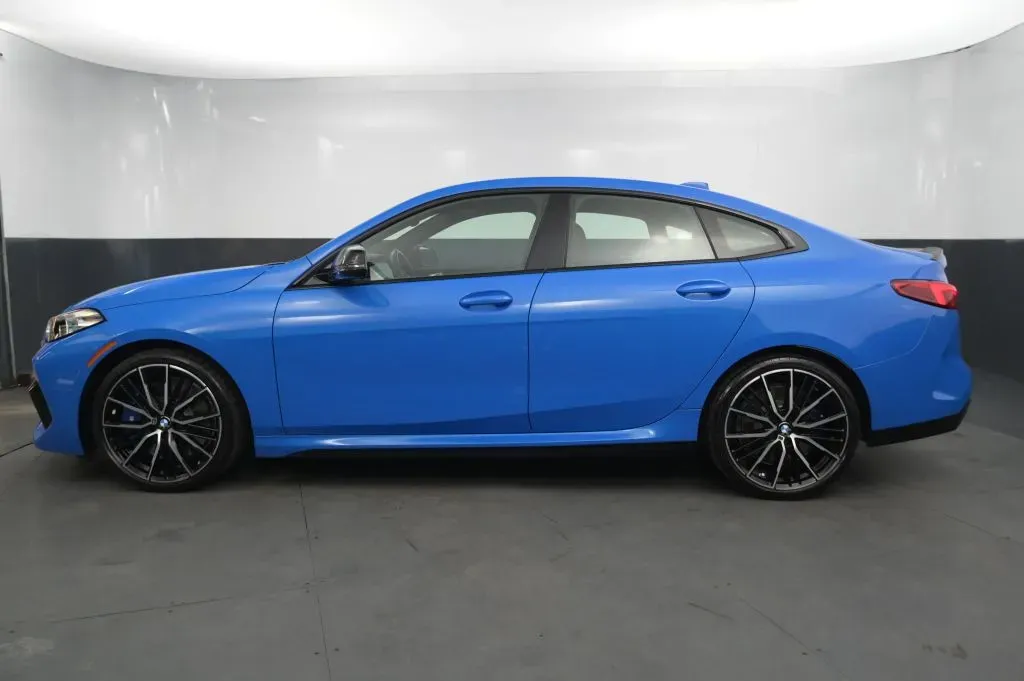 BMW 2 Series photo 2
