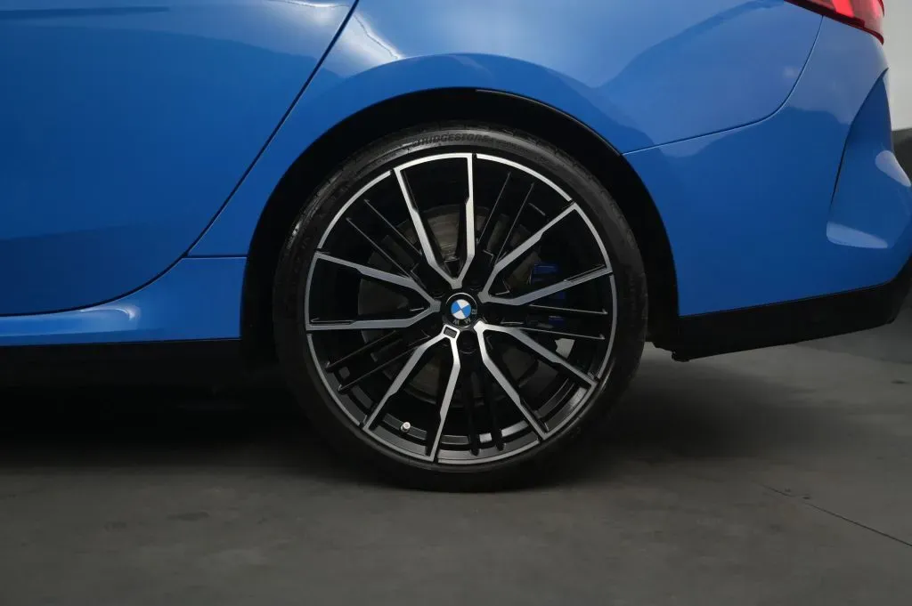 BMW 2 Series photo 14