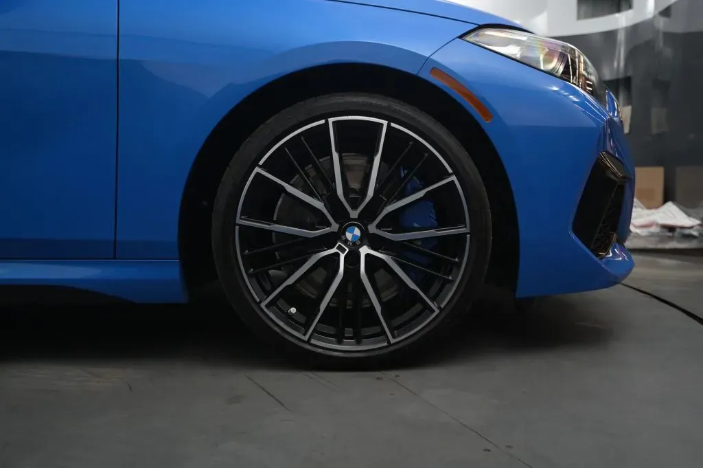 BMW 2 Series photo 19