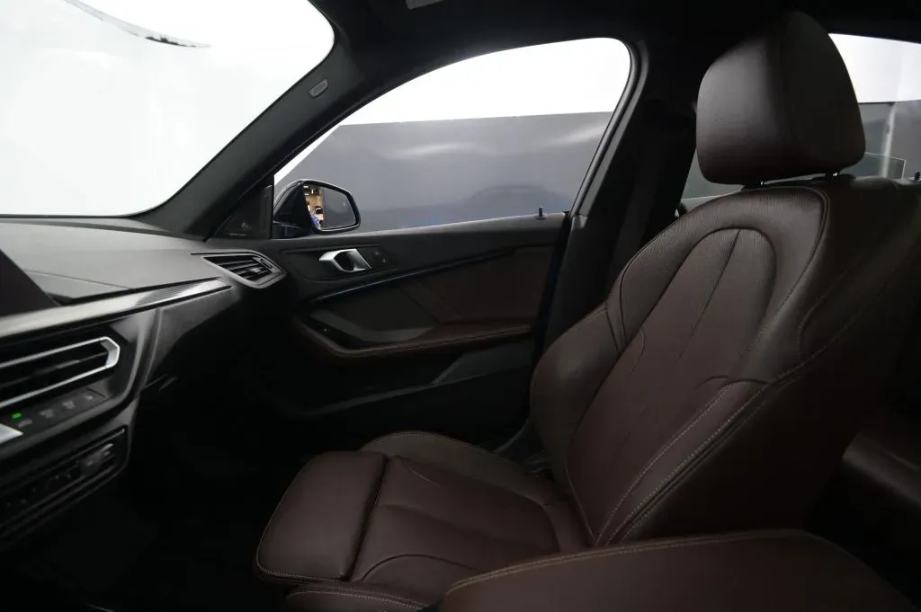 BMW 2 Series photo 32