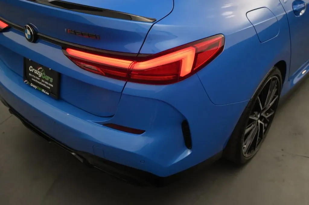 BMW 2 Series photo 17