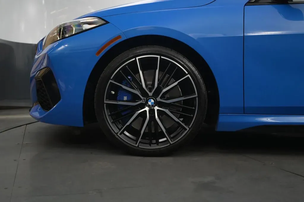 BMW 2 Series photo 10