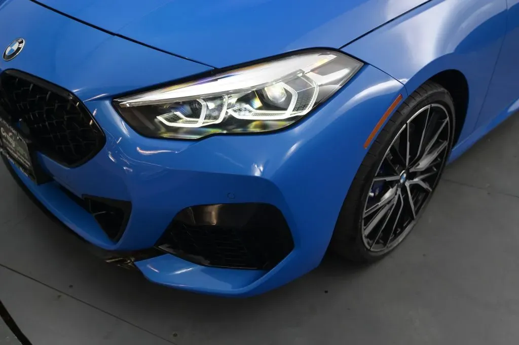 BMW 2 Series photo 9