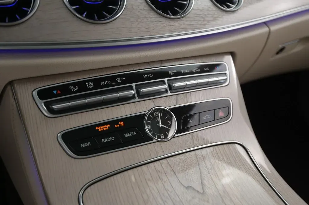 Mercedes-Benz E-Class photo 29