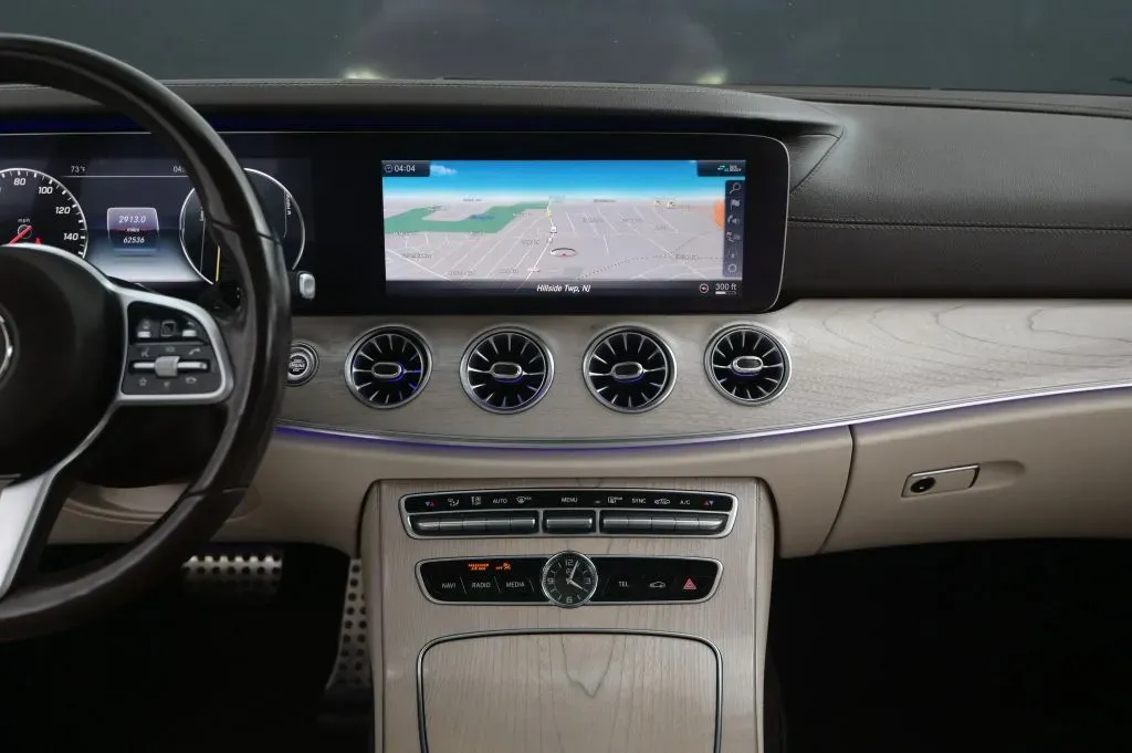 Mercedes-Benz E-Class photo 35