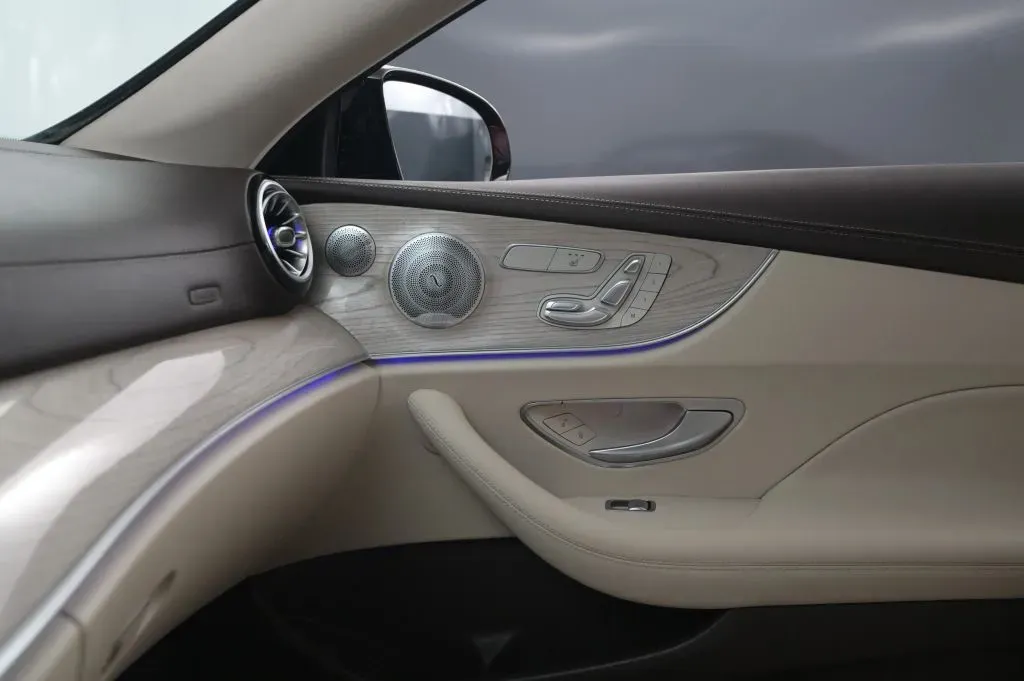 Mercedes-Benz E-Class photo 31