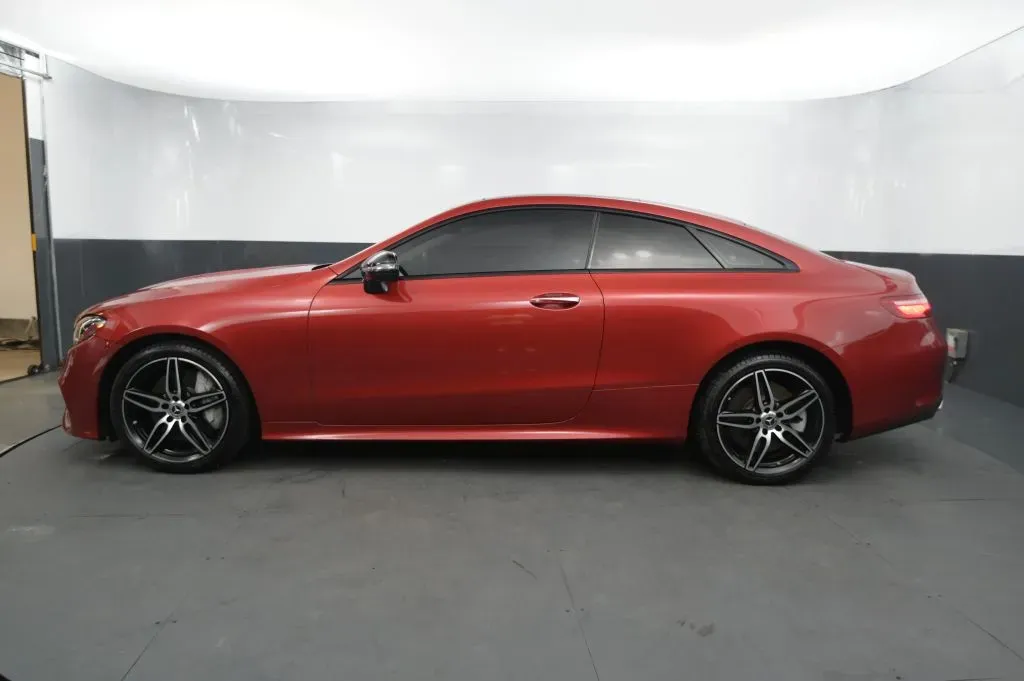 Mercedes-Benz E-Class photo 2