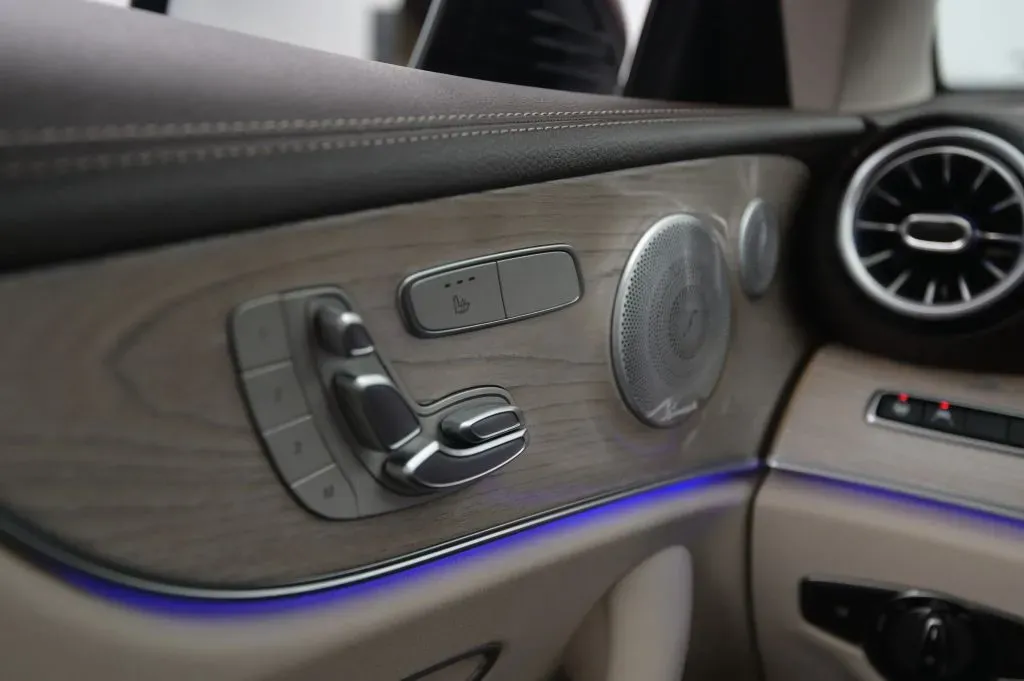 Mercedes-Benz E-Class photo 23