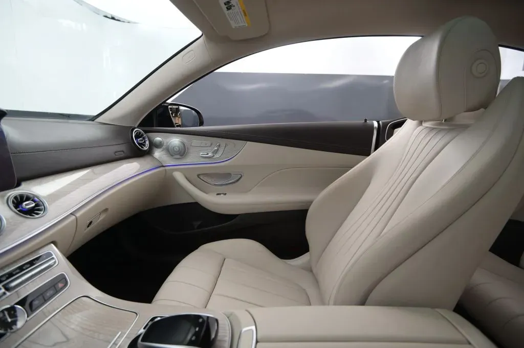 Mercedes-Benz E-Class photo 30