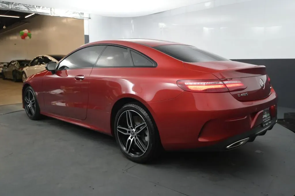 Mercedes-Benz E-Class photo 3