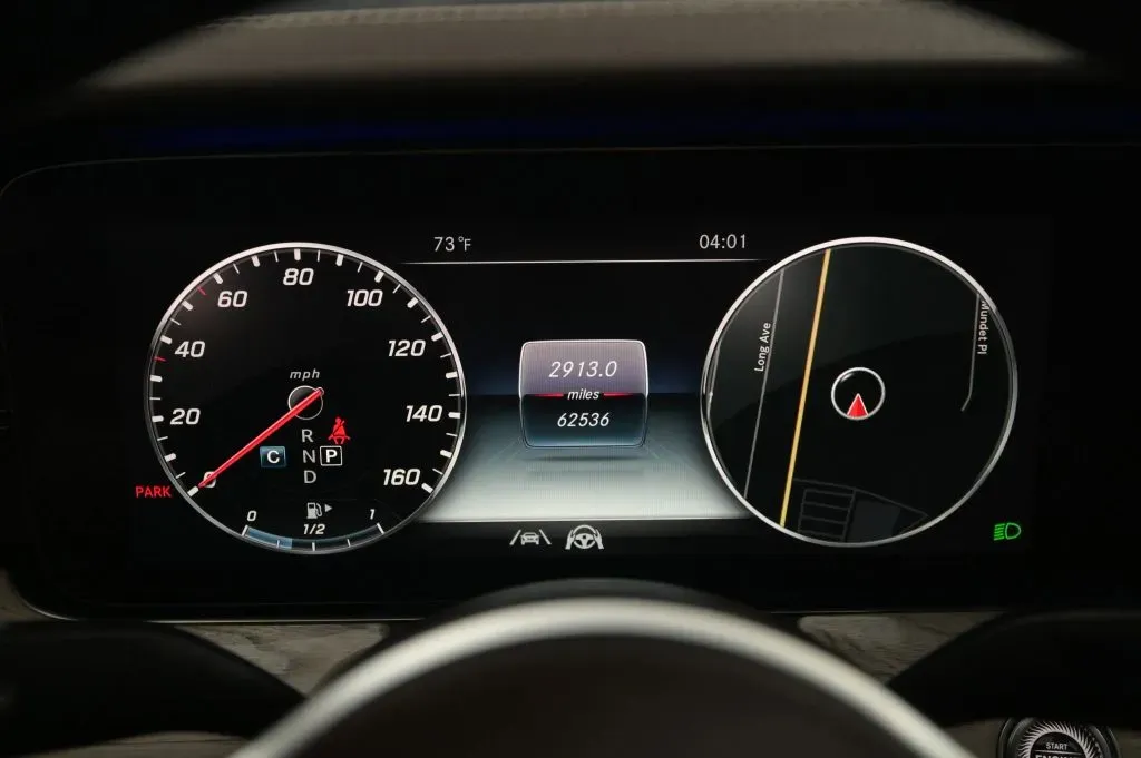 Mercedes-Benz E-Class photo 22