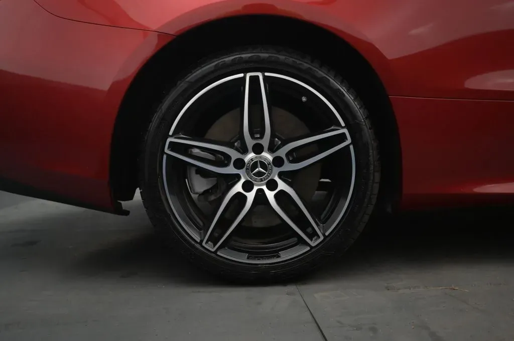 Mercedes-Benz E-Class photo 18