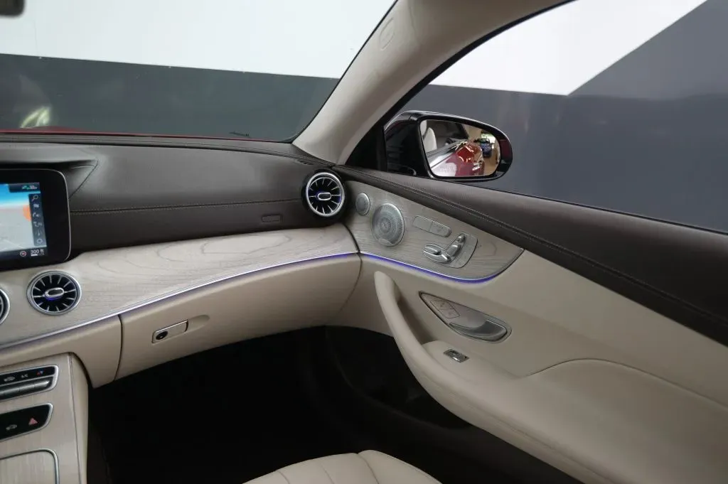 Mercedes-Benz E-Class photo 37