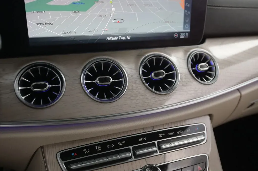 Mercedes-Benz E-Class photo 28