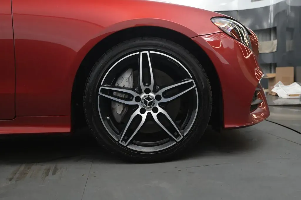 Mercedes-Benz E-Class photo 19