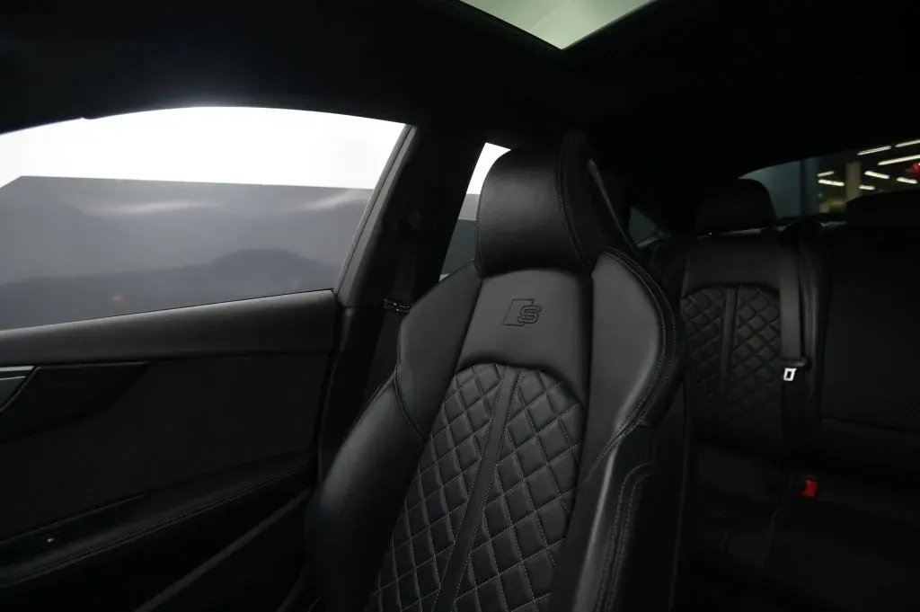 Audi S5 photo 32