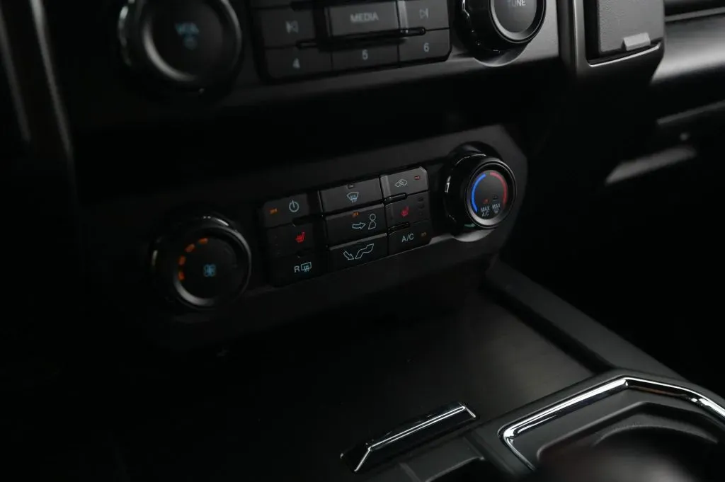 Ford F-150 photo 30