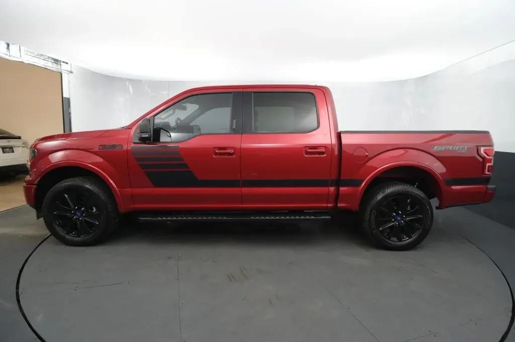 Ford F-150 photo 2