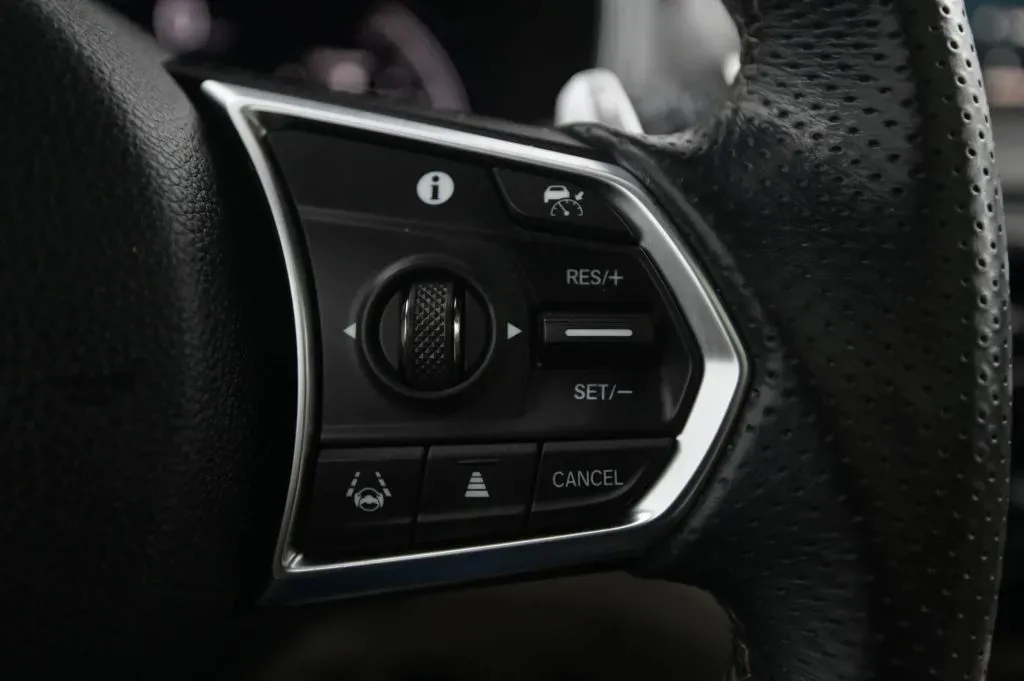 Acura MDX photo 24