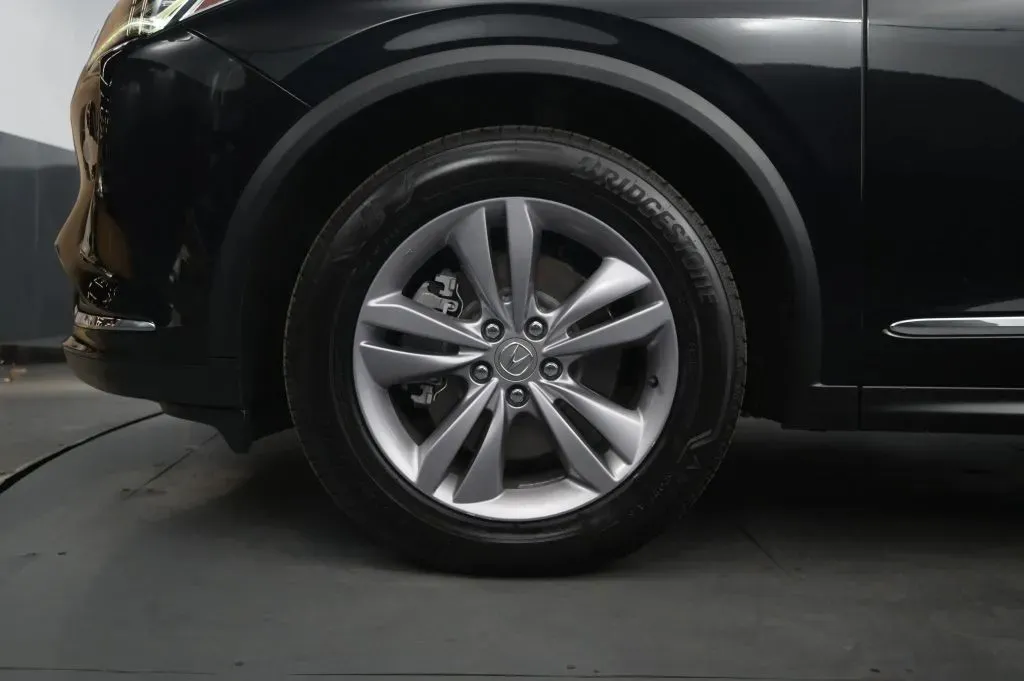 Acura MDX photo 9