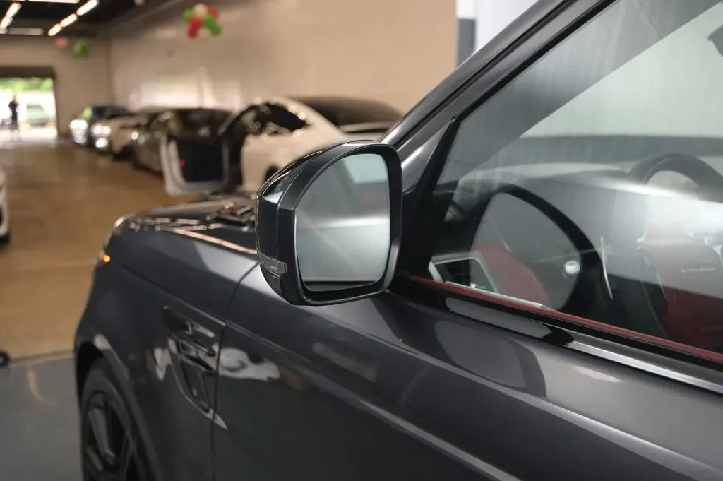 Land Rover Range Rover Sport photo 12