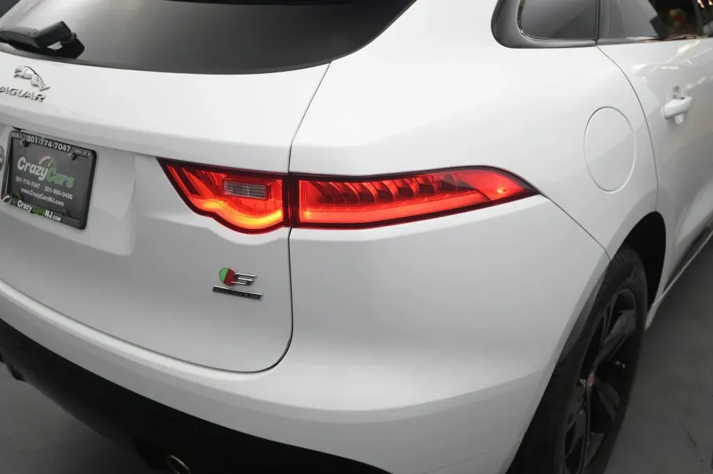 Jaguar F-PACE photo 15