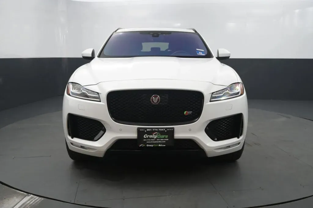 Jaguar F-PACE photo 8