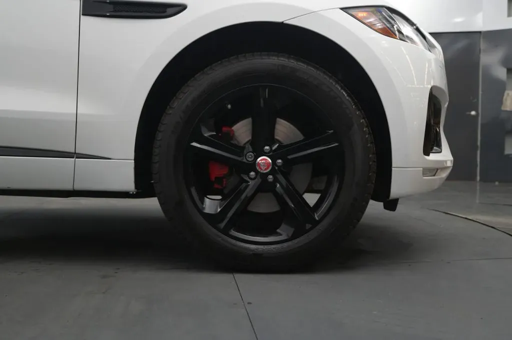 Jaguar F-PACE photo 17