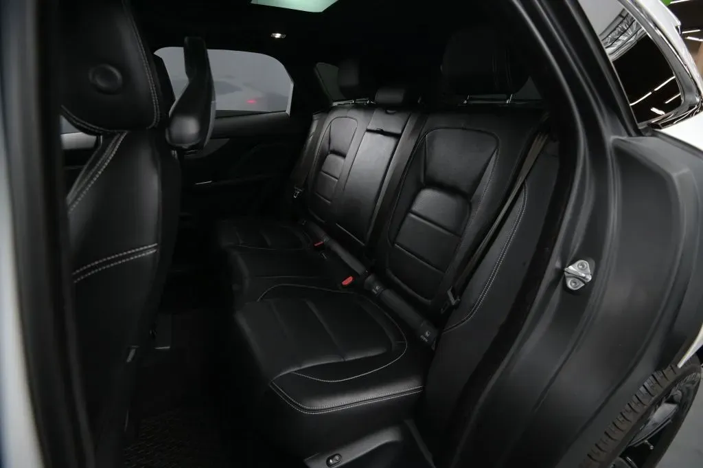 Jaguar F-PACE photo 45