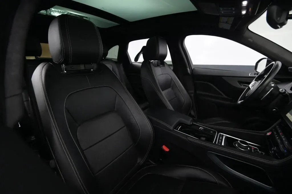 Jaguar F-PACE photo 51