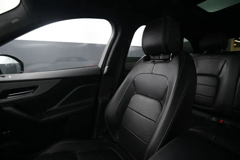 Jaguar F-PACE photo 29