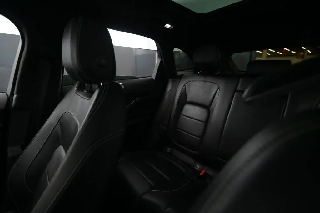 Jaguar F-PACE photo 42