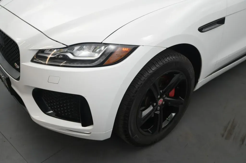 Jaguar F-PACE photo 9