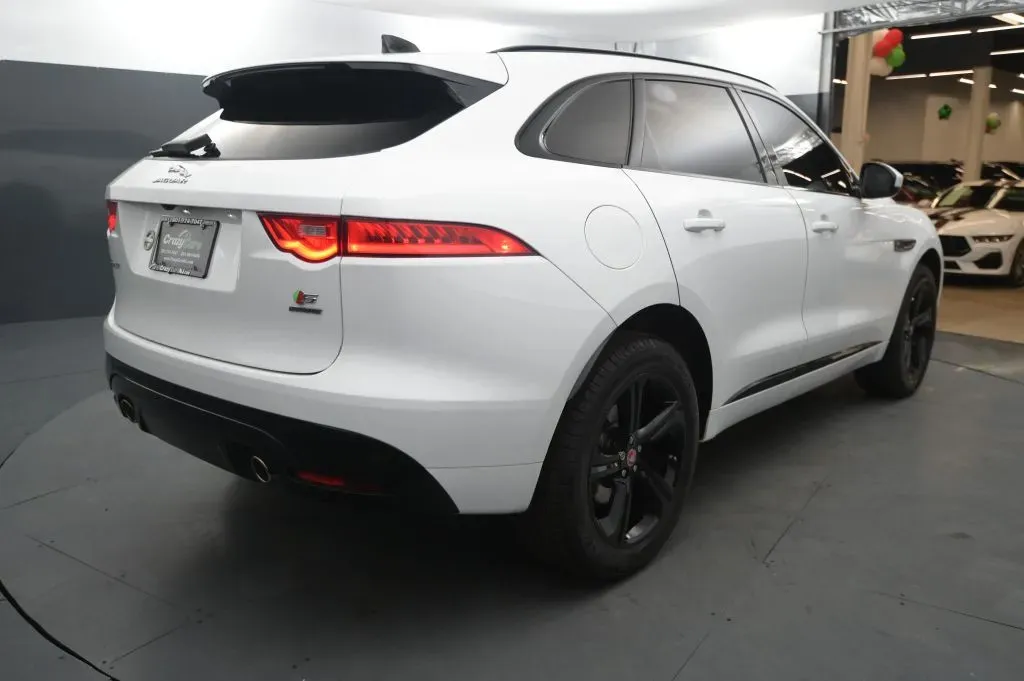 Jaguar F-PACE photo 5